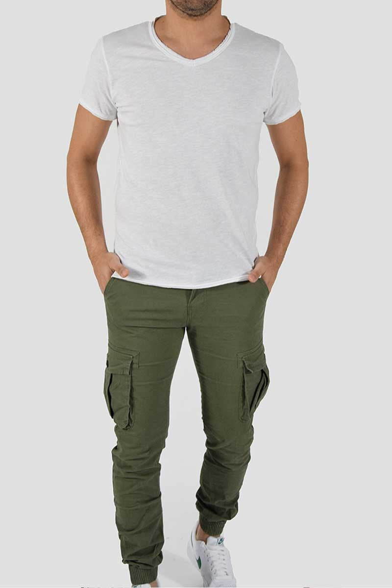 T-SHIRT CON COLLO A V