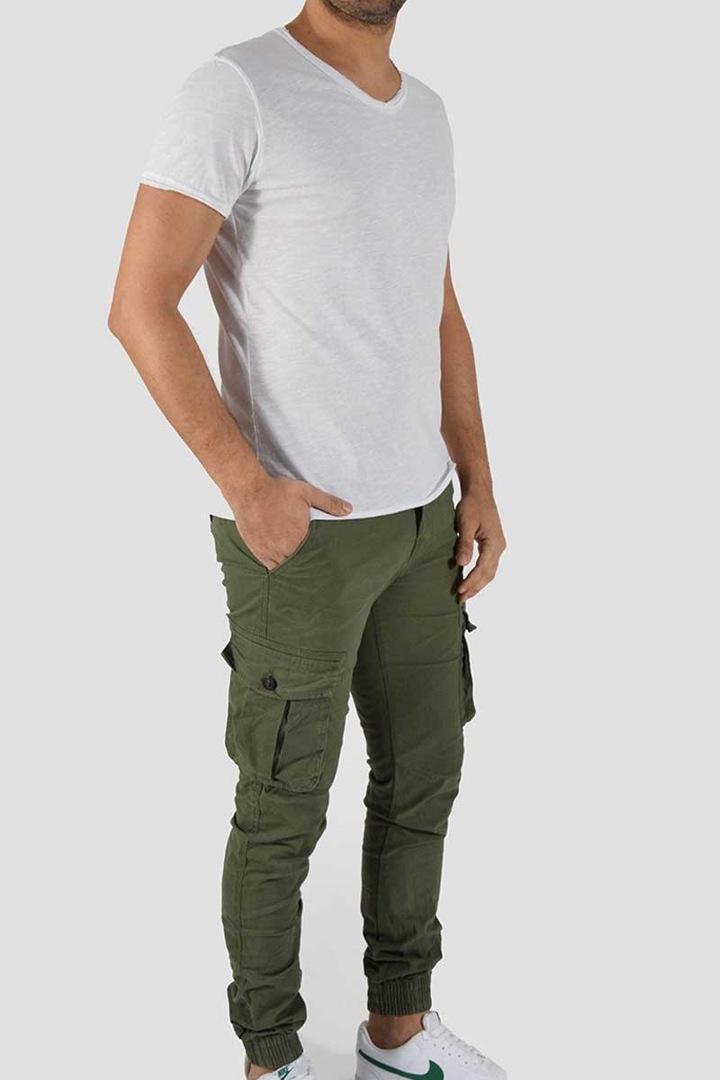 T-SHIRT CON COLLO A V