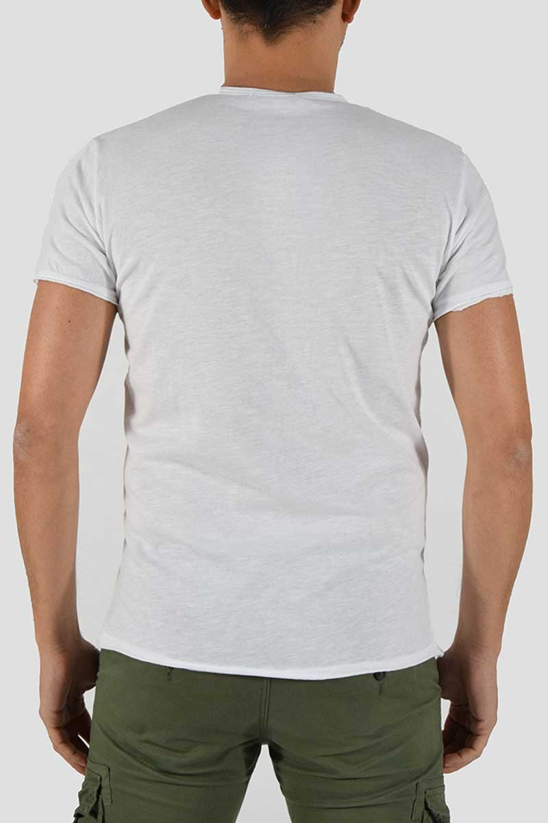 T-SHIRT CON COLLO A V