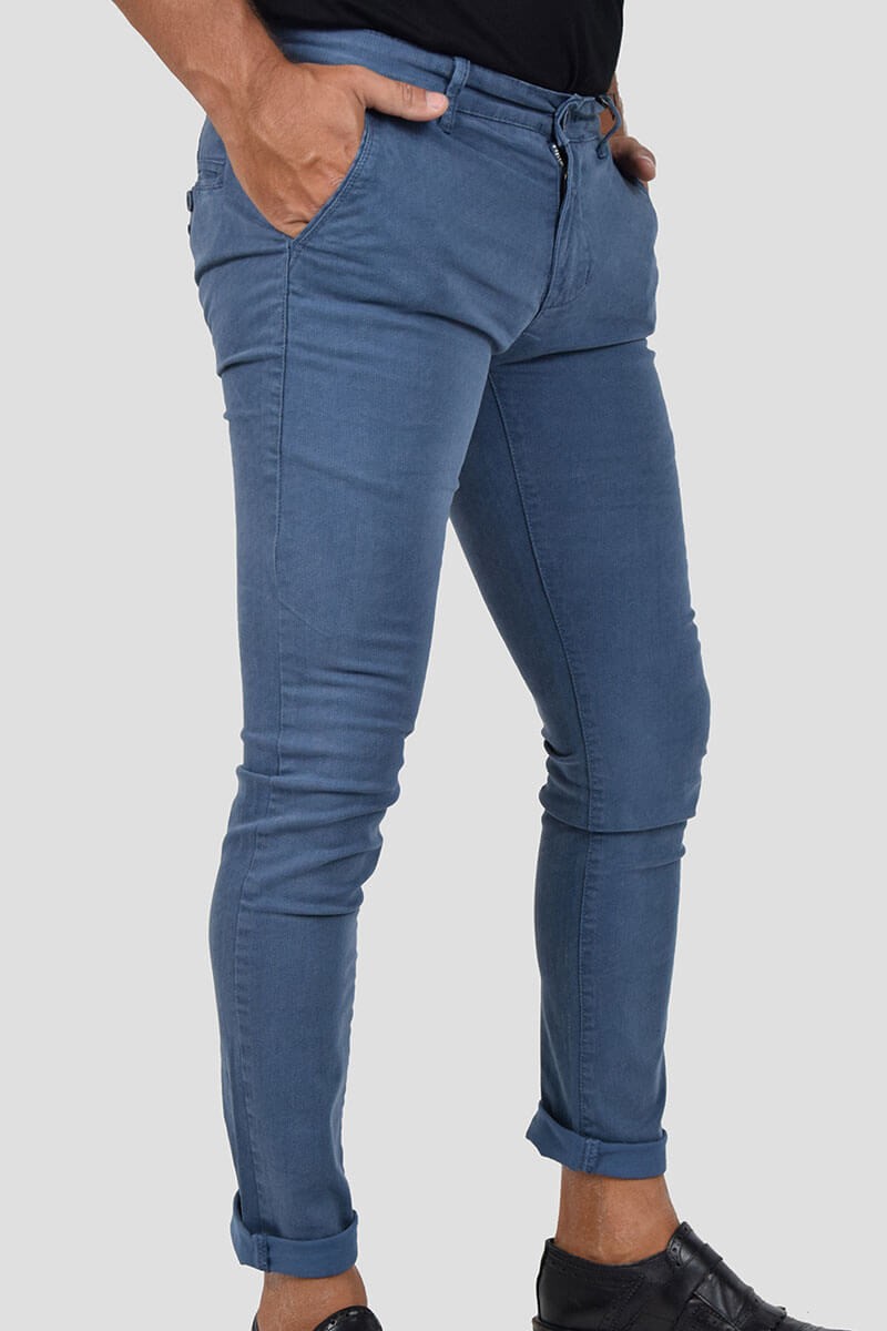 PANTALONI SKINNY CON MICROFANTASIA